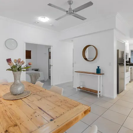'Eclipse' A Poolside Family Escape In The Cbd Apartment Cairns Exterior photo