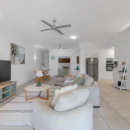 'Eclipse' A Poolside Family Escape In The Cbd Apartment Cairns Exterior photo
