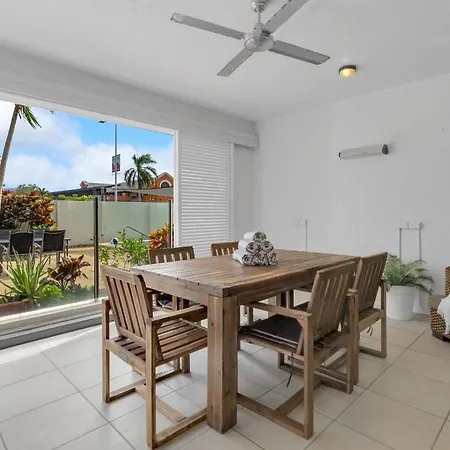 'Eclipse' A Poolside Family Escape In The Cbd Apartment Cairns Exterior photo