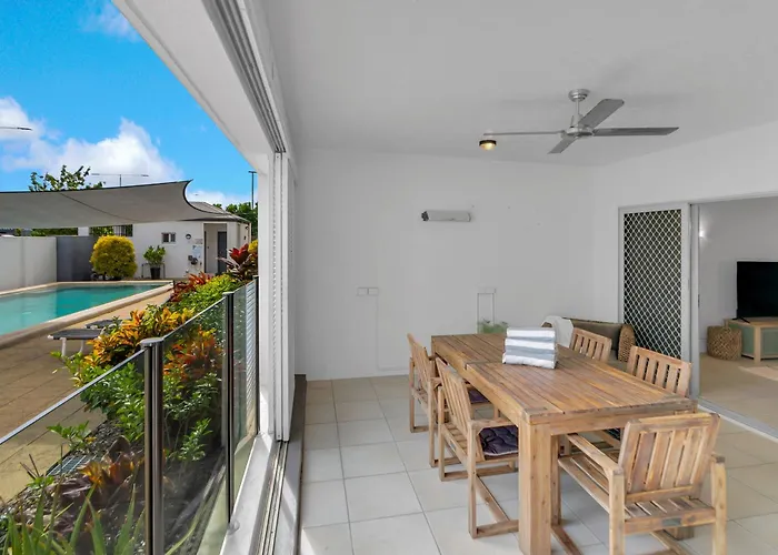\'Eclipse\' A Poolside Family Escape In The Cbd