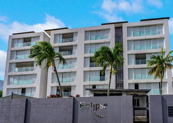 \'Eclipse\' A Poolside Family Escape In The Cbd