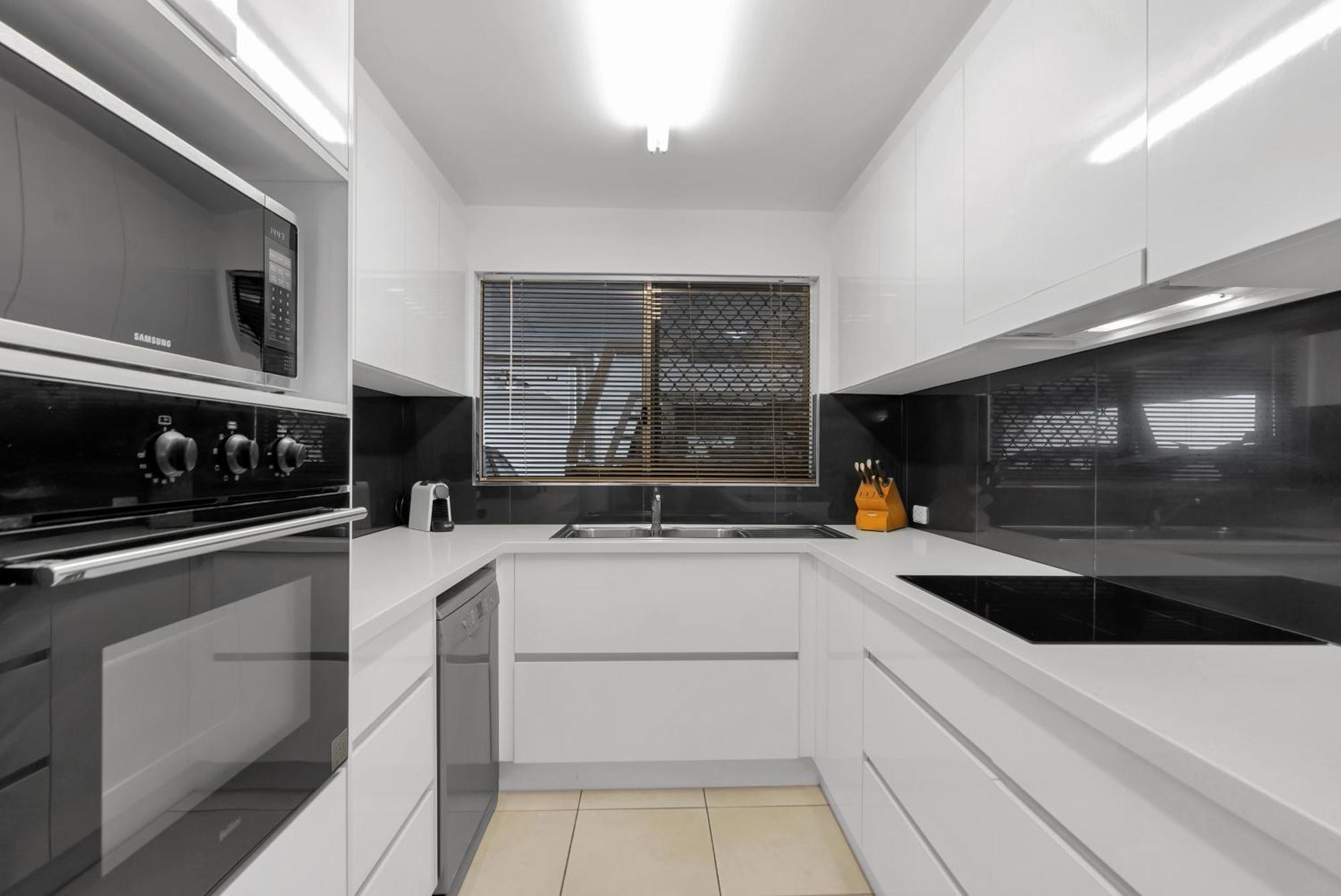 Apartment 'eclipse' A Poolside Family Escape In The Cbd Cairns
