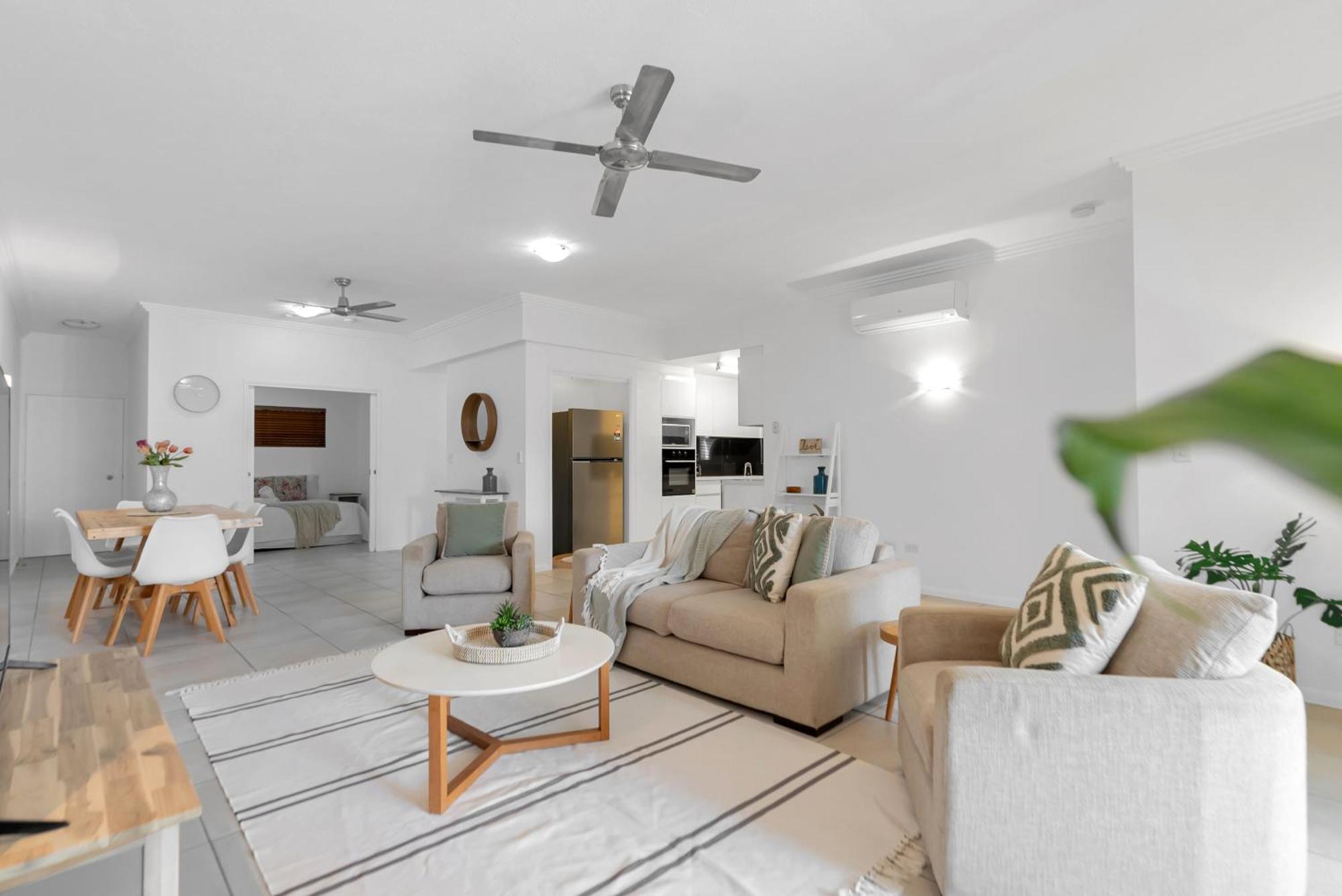 'eclipse' A Poolside Family Escape In The Cbd Apartment Cairns