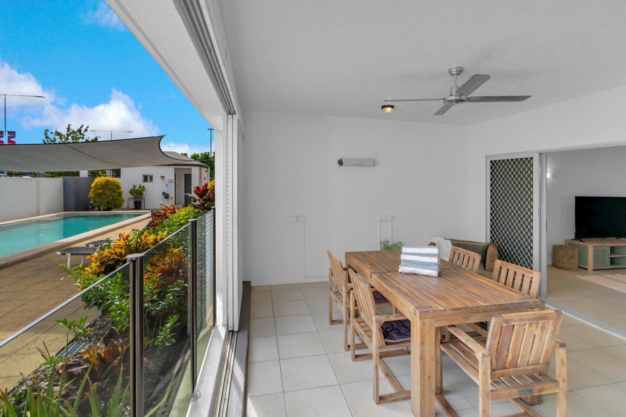 'eclipse' A Poolside Family Escape In The Cbd * Cairns