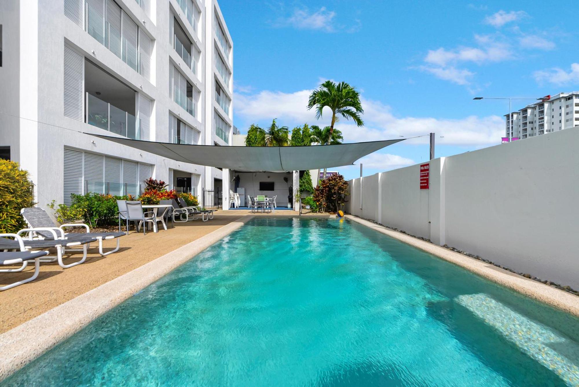 'eclipse' A Poolside Family Escape In The Cbd Apartment *