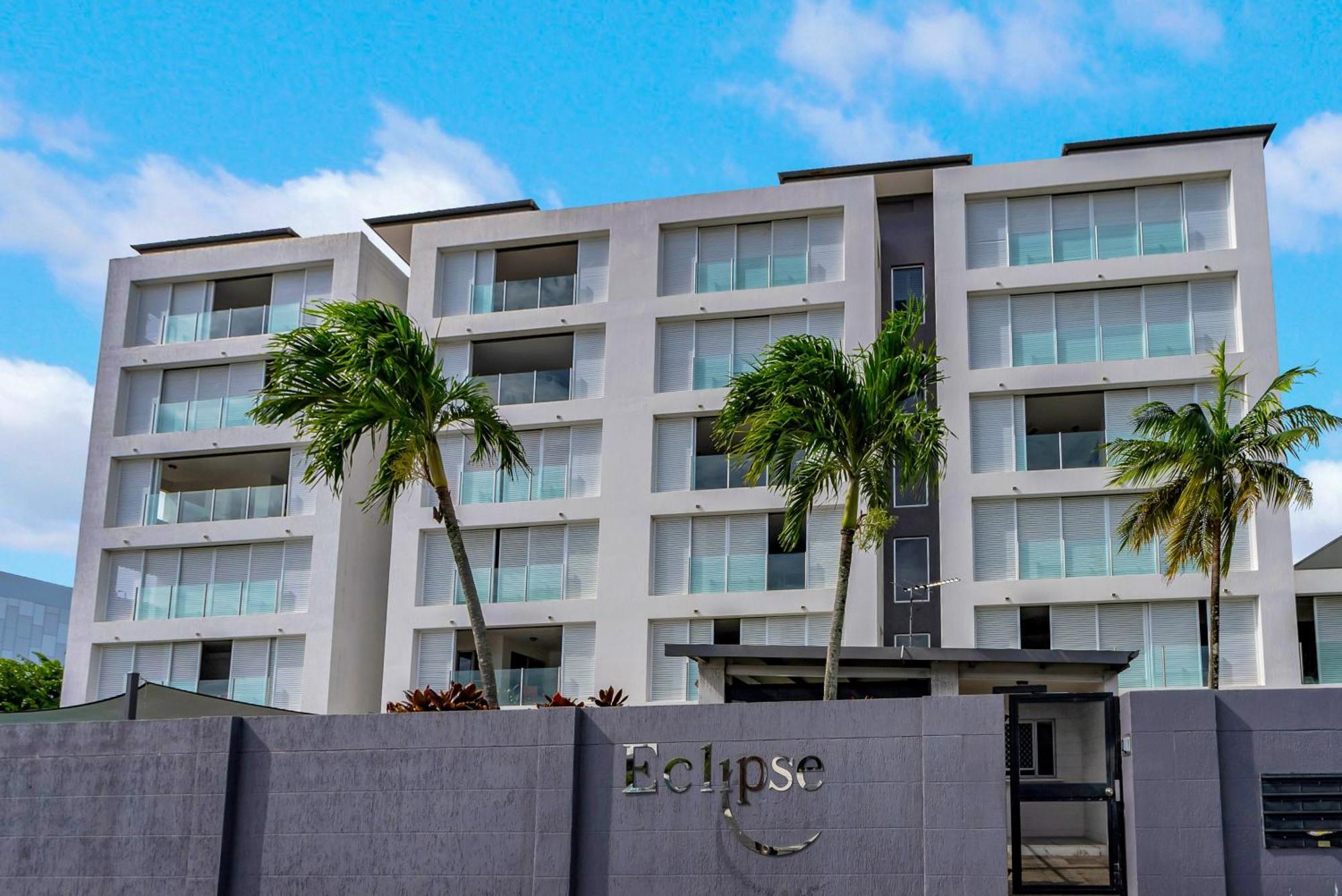 'eclipse' A Poolside Family Escape In The Cbd * Cairns